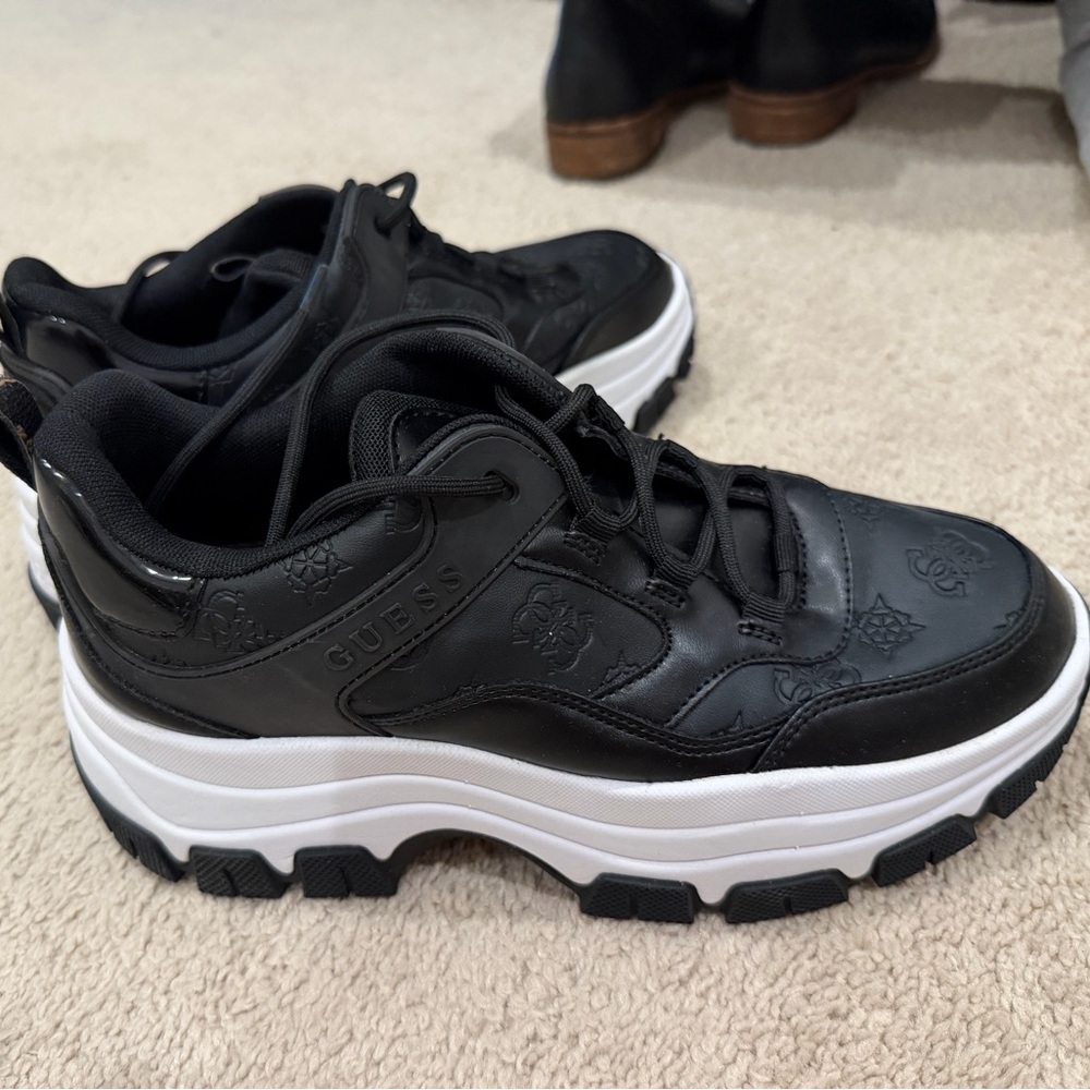 Women’s Guess sneakers